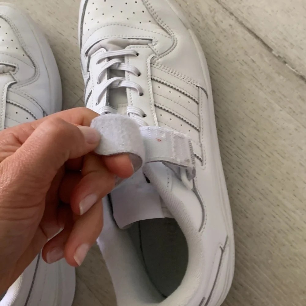 ADIDAS FORUM LOW’s white sneakers shoe’s casual size 9.5 back to school‎